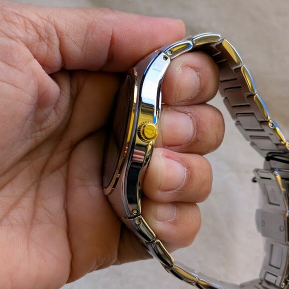 ⬇️PD⬇️BULOVA Gold and Silver Watch with Elegant Design and Link Bracelet - Picture 8 of 14